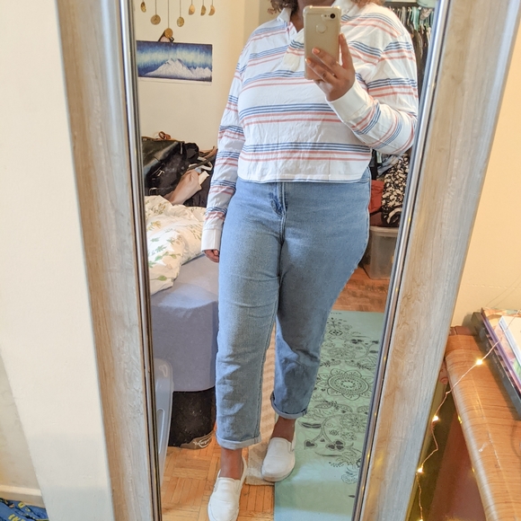 Cropped Collared Top - Picture 1 of 4